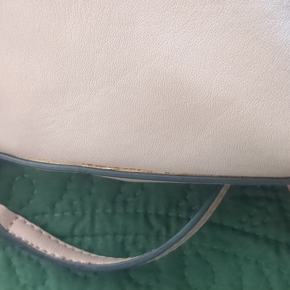 Guess crossbody purse taupe - Picture 12 of 13